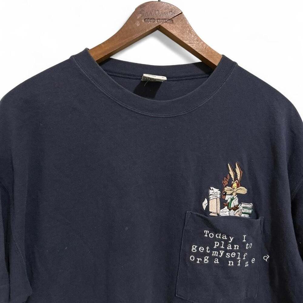 Vintage Warner Bros. Studio Store Wile E. Coyote Pocket T-Shirt Medium Navy Blue